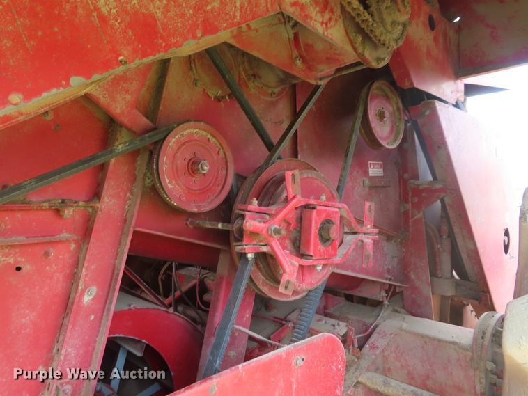 image for item DD6361 1978 International 1460 combine
