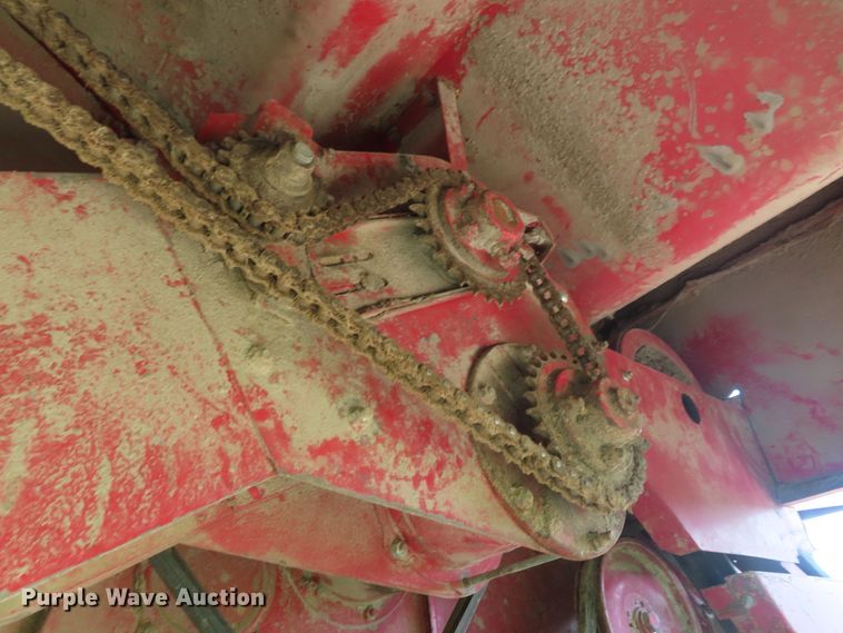 image for item DD6361 1978 International 1460 combine