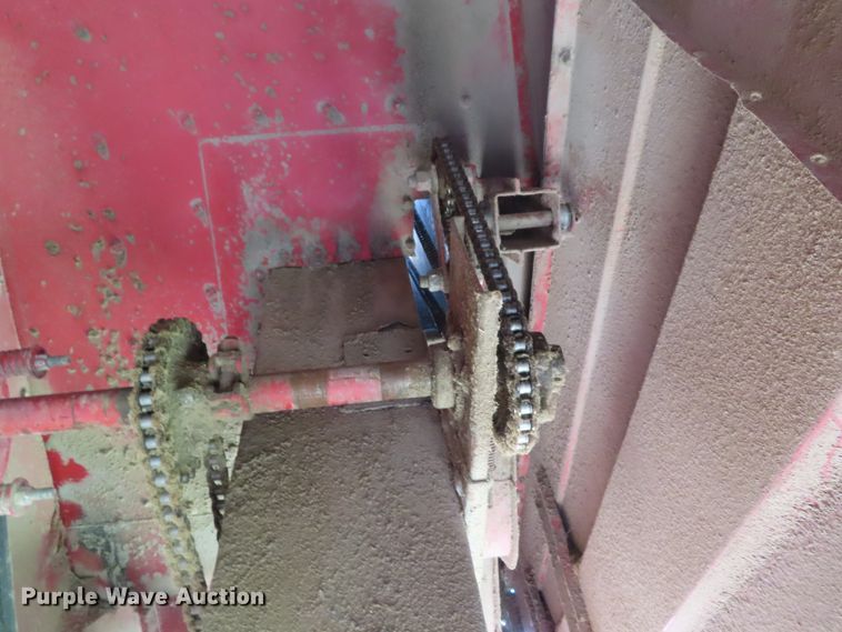 image for item DD6361 1978 International 1460 combine