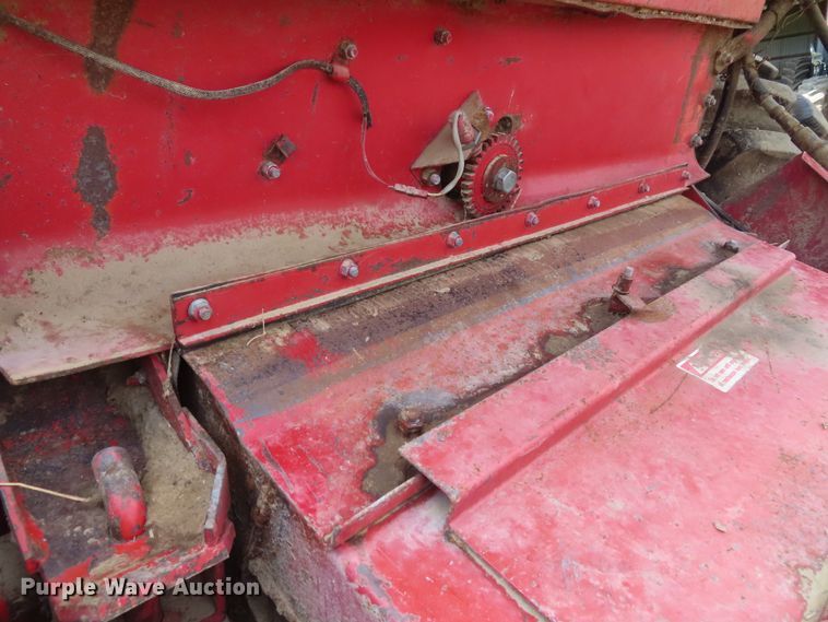 image for item DD6361 1978 International 1460 combine