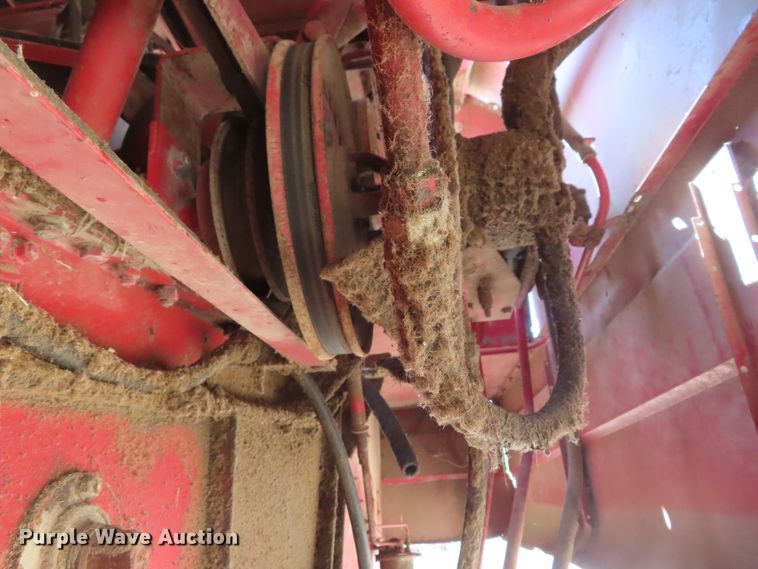 image for item DD6361 1978 International 1460 combine