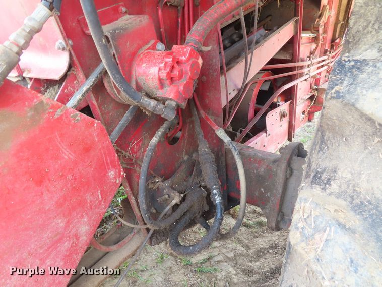 image for item DD6361 1978 International 1460 combine