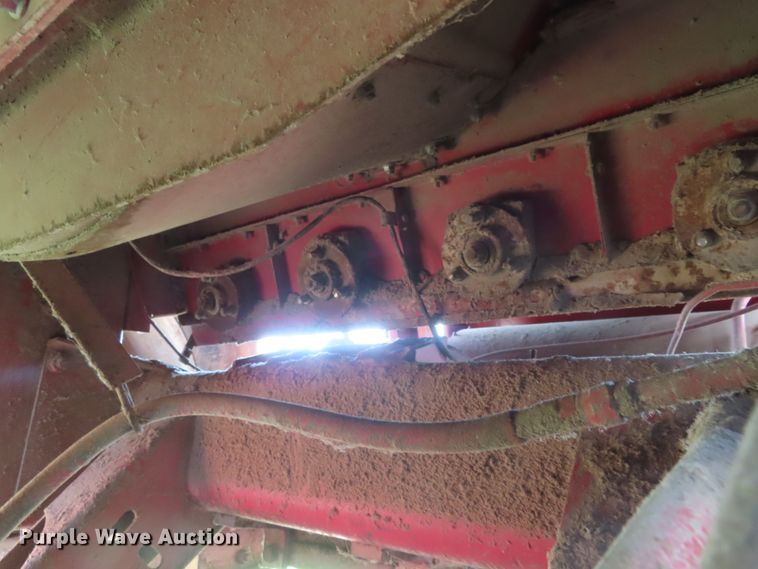 image for item DD6361 1978 International 1460 combine