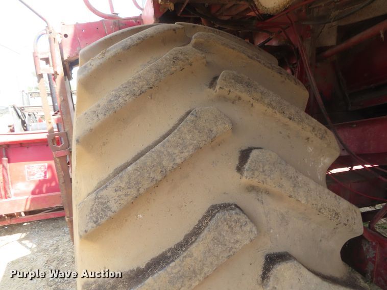 image for item DD6361 1978 International 1460 combine