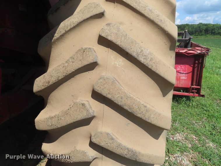 image for item DD6361 1978 International 1460 combine