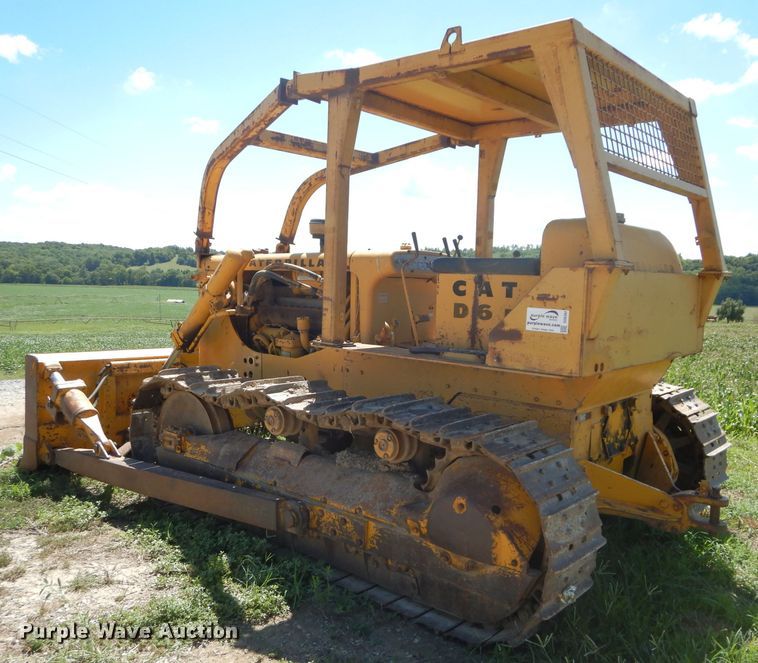 image for item DD6362 1966 Caterpillar D6B dozer
