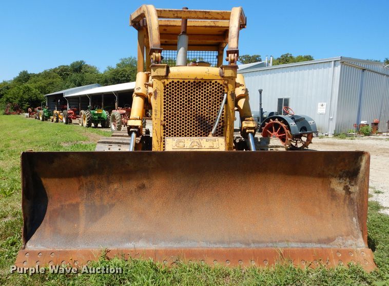 image for item DD6362 1966 Caterpillar D6B dozer