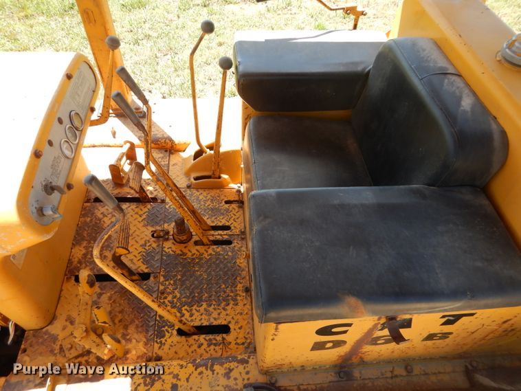 image for item DD6362 1966 Caterpillar D6B dozer