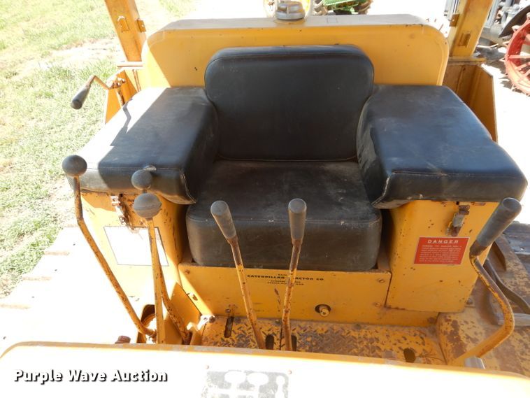 image for item DD6362 1966 Caterpillar D6B dozer