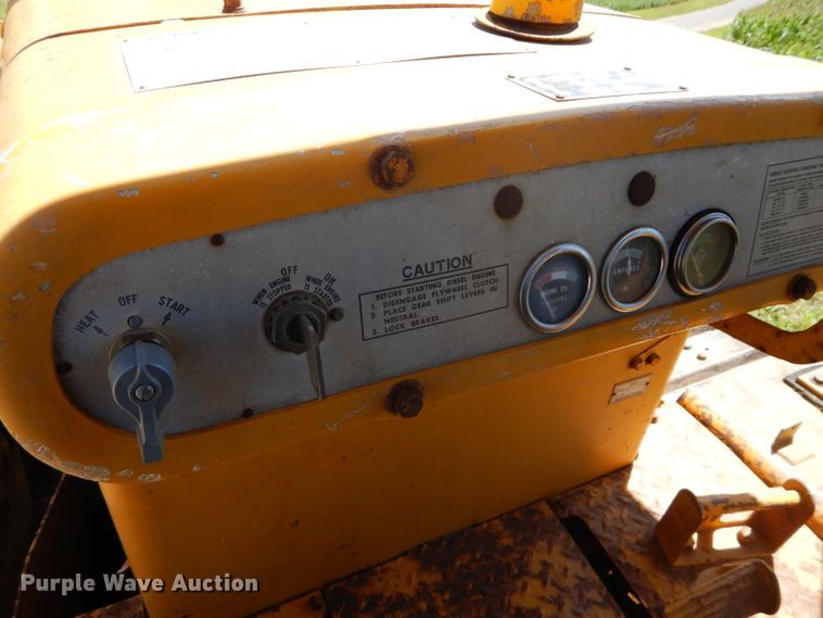 image for item DD6362 1966 Caterpillar D6B dozer