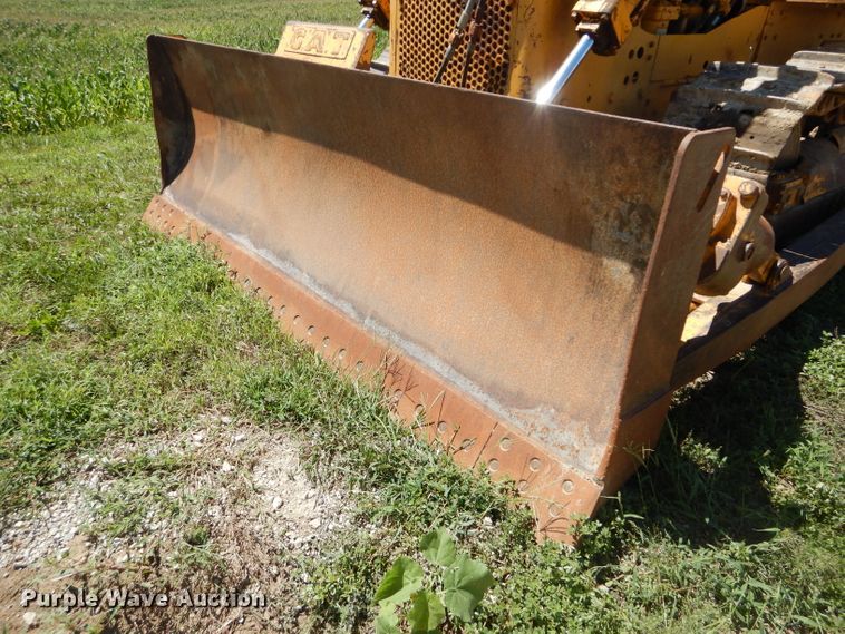image for item DD6362 1966 Caterpillar D6B dozer