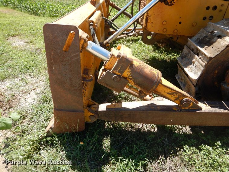 image for item DD6362 1966 Caterpillar D6B dozer