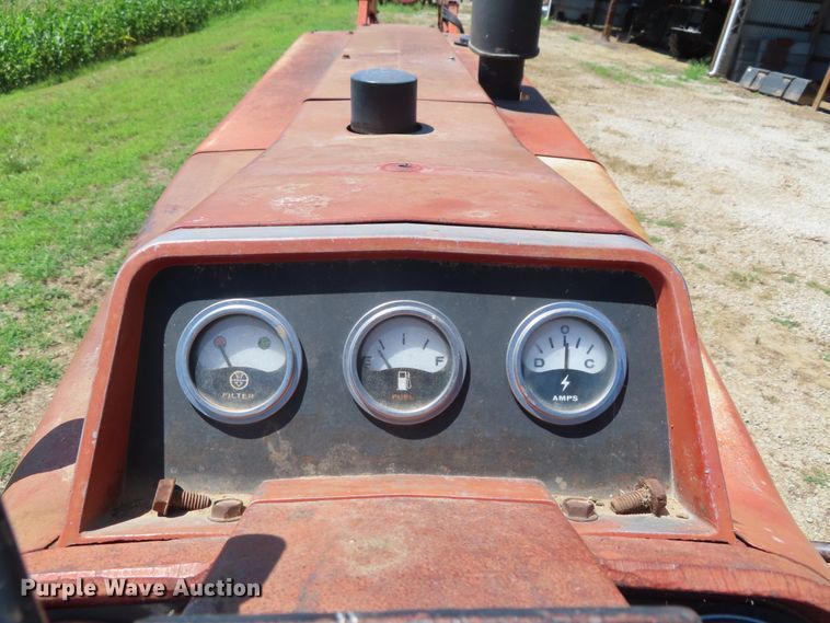 image for item DD6363 1974 International 1066 tractor