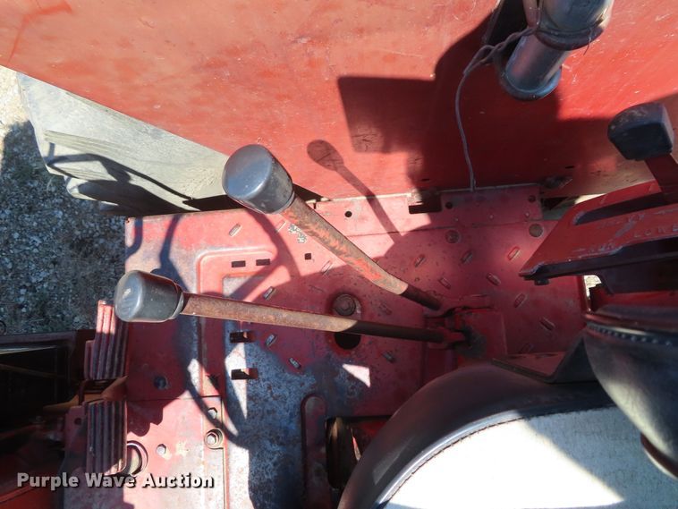 image for item DD6363 1974 International 1066 tractor