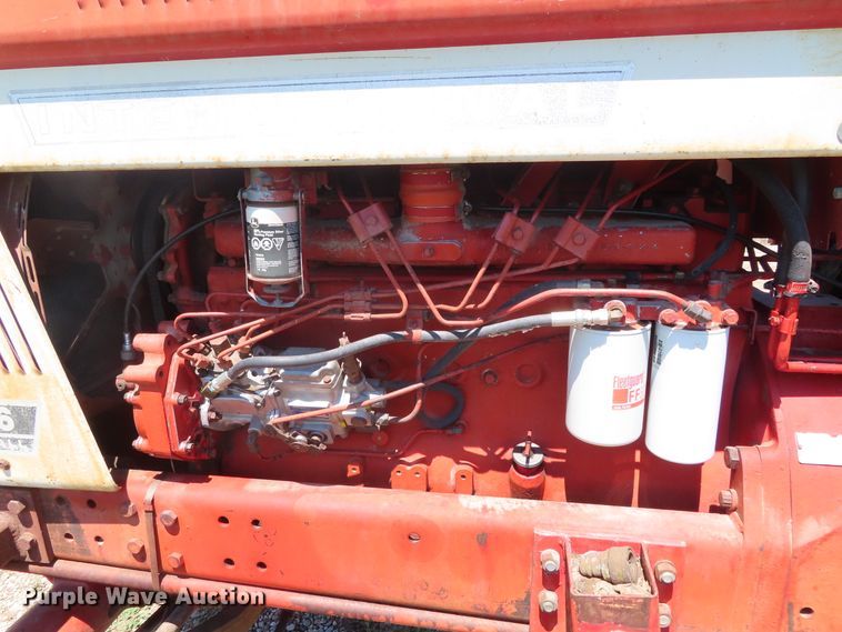 image for item DD6363 1974 International 1066 tractor