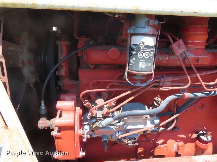 image for item DD6363 1974 International 1066 tractor