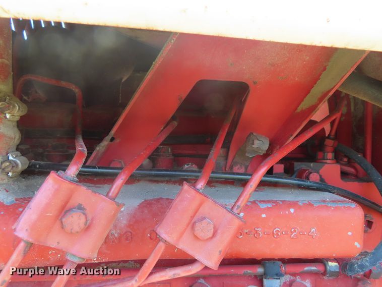 image for item DD6363 1974 International 1066 tractor