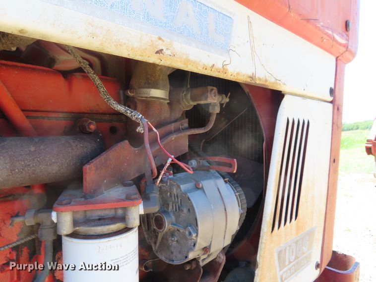 image for item DD6363 1974 International 1066 tractor