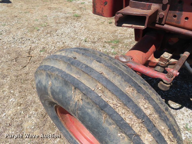 image for item DD6363 1974 International 1066 tractor