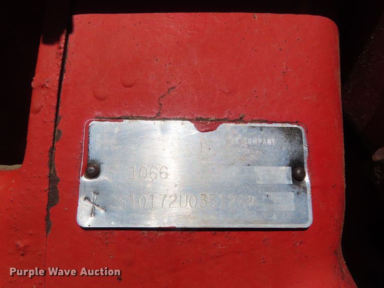 image for item DD6363 1974 International 1066 tractor