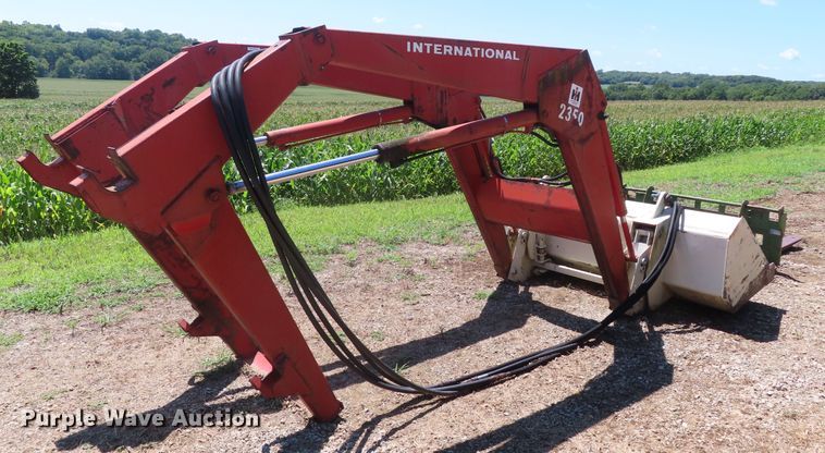 image for item DD6363 1974 International 1066 tractor