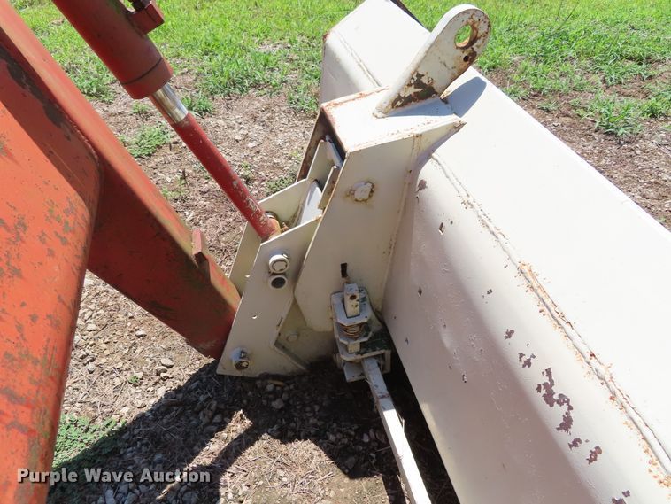 image for item DD6363 1974 International 1066 tractor