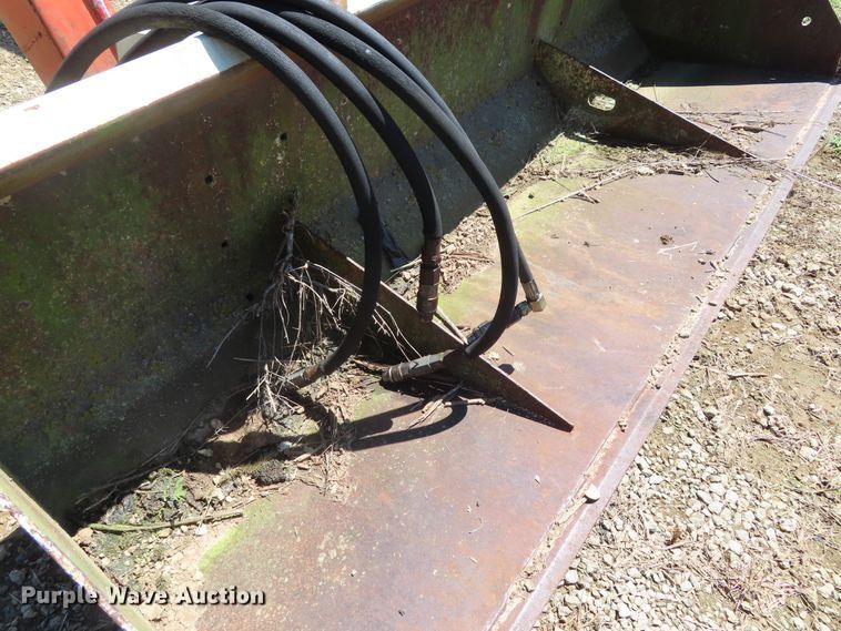 image for item DD6363 1974 International 1066 tractor