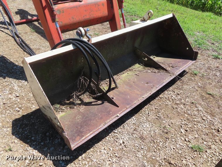 image for item DD6363 1974 International 1066 tractor