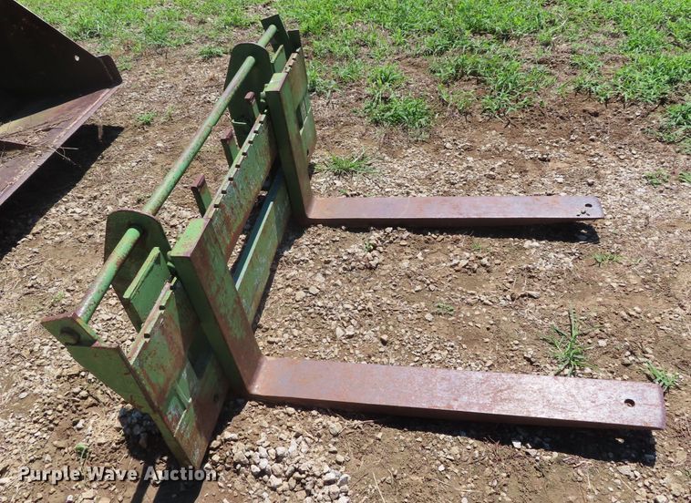 image for item DD6363 1974 International 1066 tractor