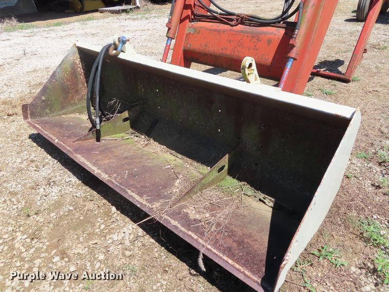 image for item DD6363 1974 International 1066 tractor