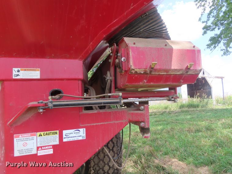 image for item DD6386 UFT 4765 grain cart