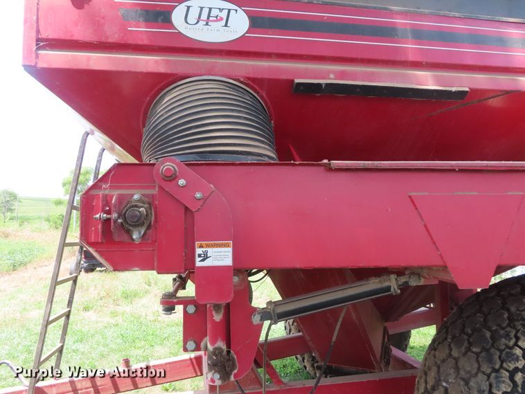 image for item DD6386 UFT 4765 grain cart