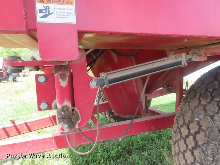 image for item DD6386 UFT 4765 grain cart