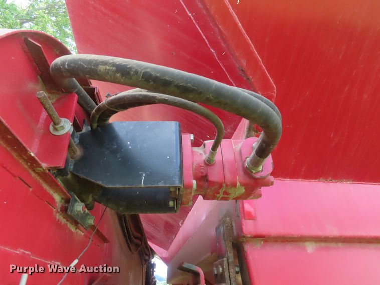 image for item DD6386 UFT 4765 grain cart