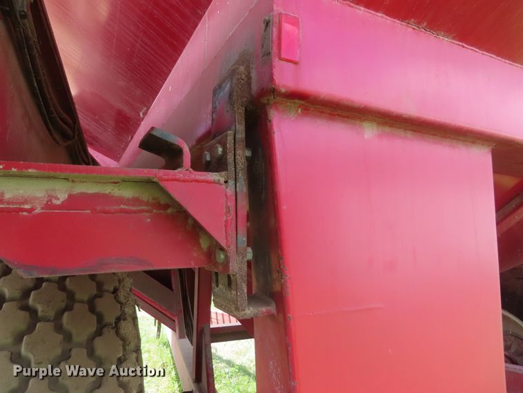 image for item DD6386 UFT 4765 grain cart