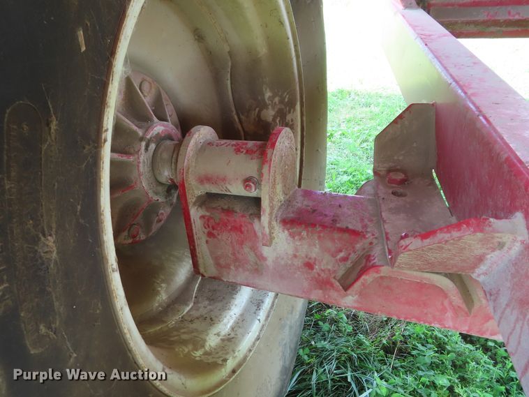 image for item DD6386 UFT 4765 grain cart