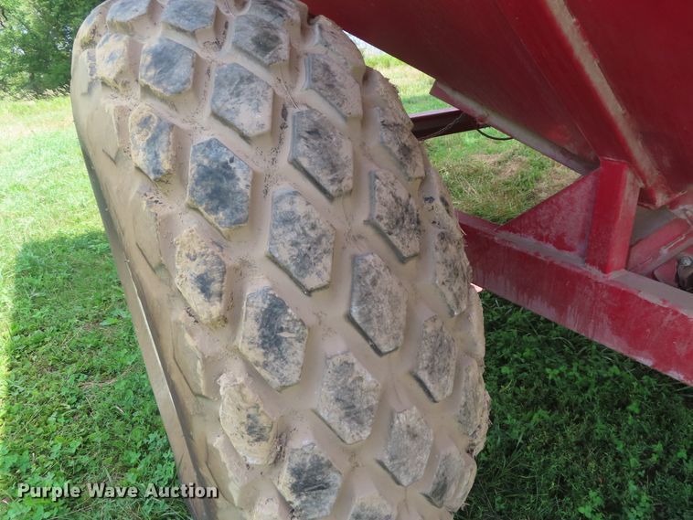 image for item DD6386 UFT 4765 grain cart