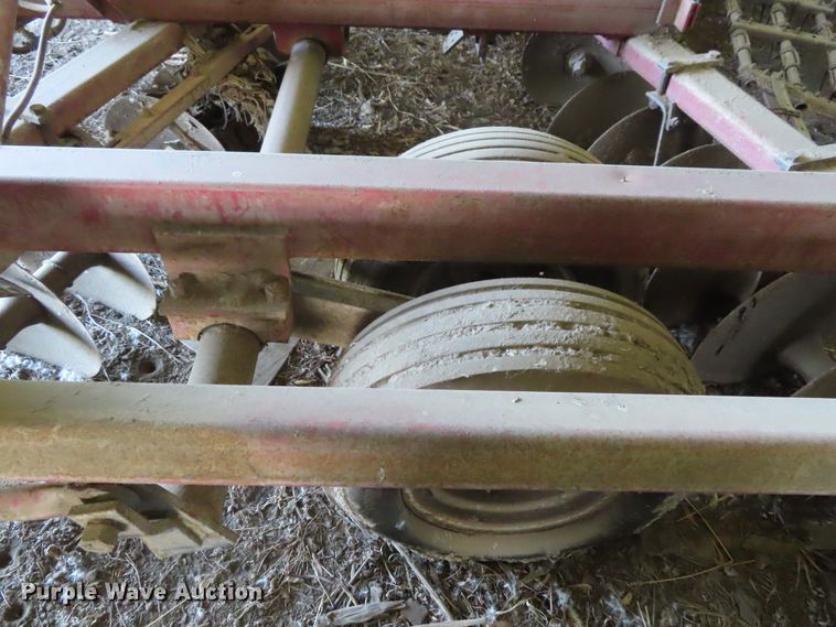 image for item DD6390 International 490 tandem disk