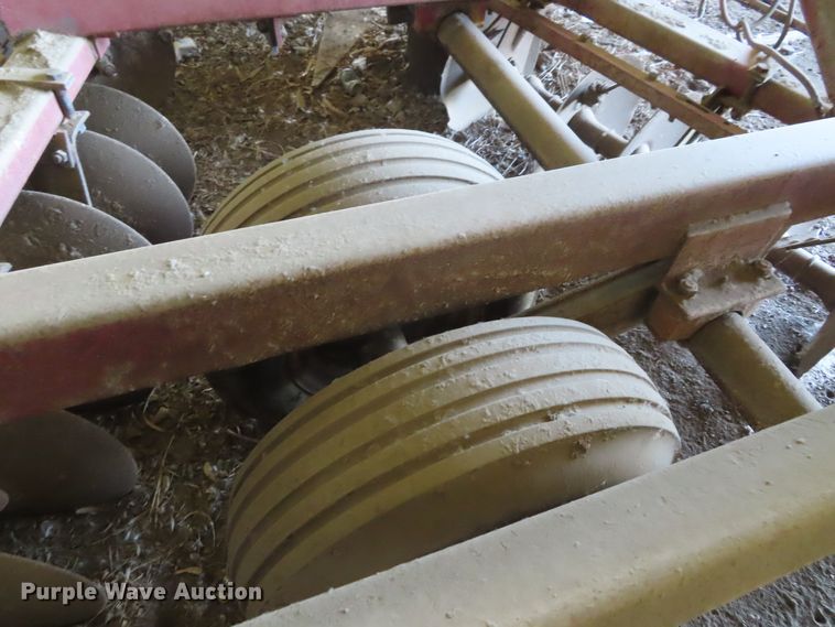 image for item DD6390 International 490 tandem disk