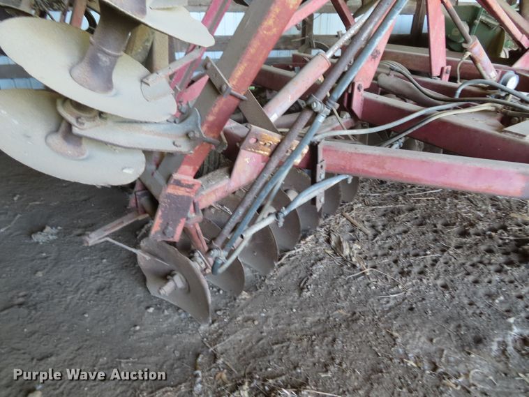 image for item DD6390 International 490 tandem disk