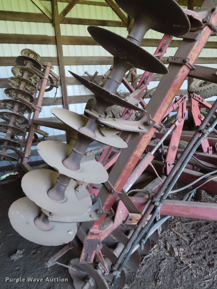 image for item DD6390 International 490 tandem disk