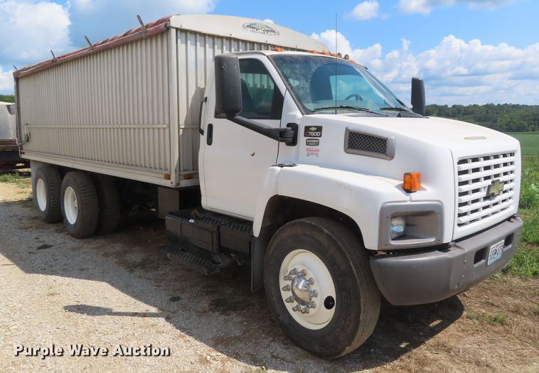 image for item DD6393 2003 Chevrolet C7500 grain truck