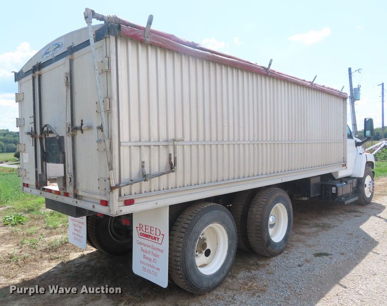 image for item DD6393 2003 Chevrolet C7500 grain truck