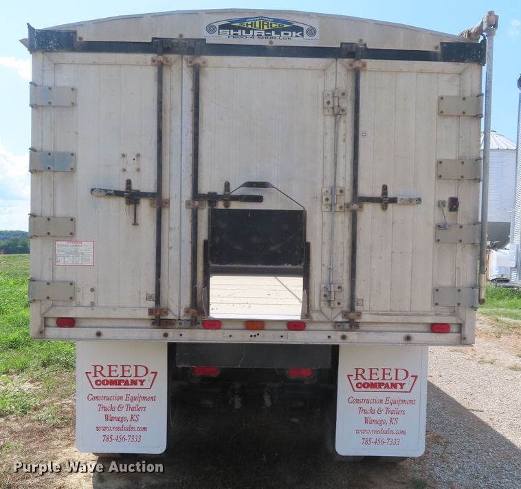 image for item DD6393 2003 Chevrolet C7500 grain truck