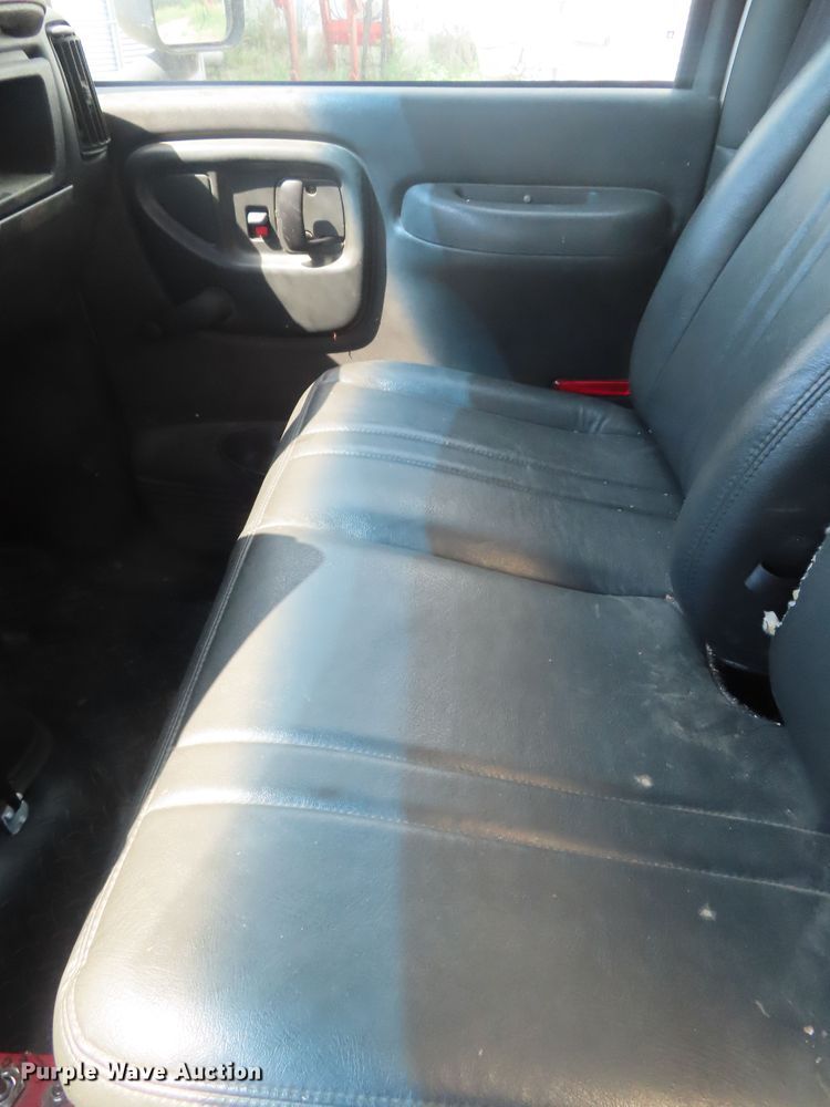 image for item DD6393 2003 Chevrolet C7500 grain truck