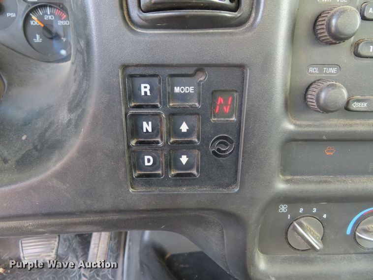 image for item DD6393 2003 Chevrolet C7500 grain truck