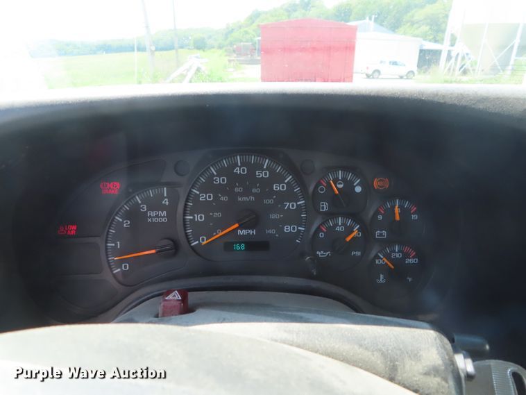 image for item DD6393 2003 Chevrolet C7500 grain truck