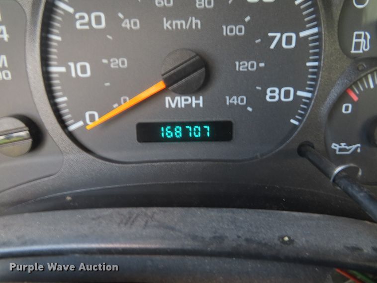 image for item DD6393 2003 Chevrolet C7500 grain truck