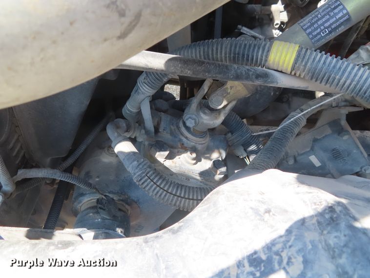 image for item DD6393 2003 Chevrolet C7500 grain truck