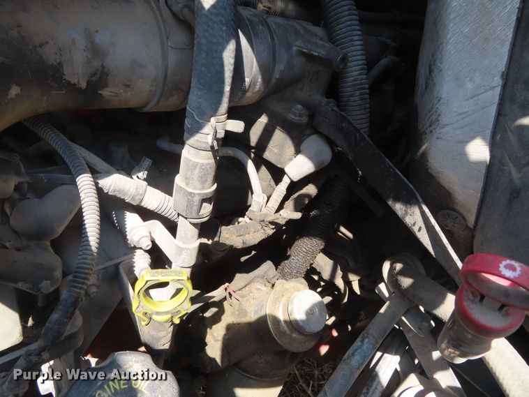 image for item DD6393 2003 Chevrolet C7500 grain truck